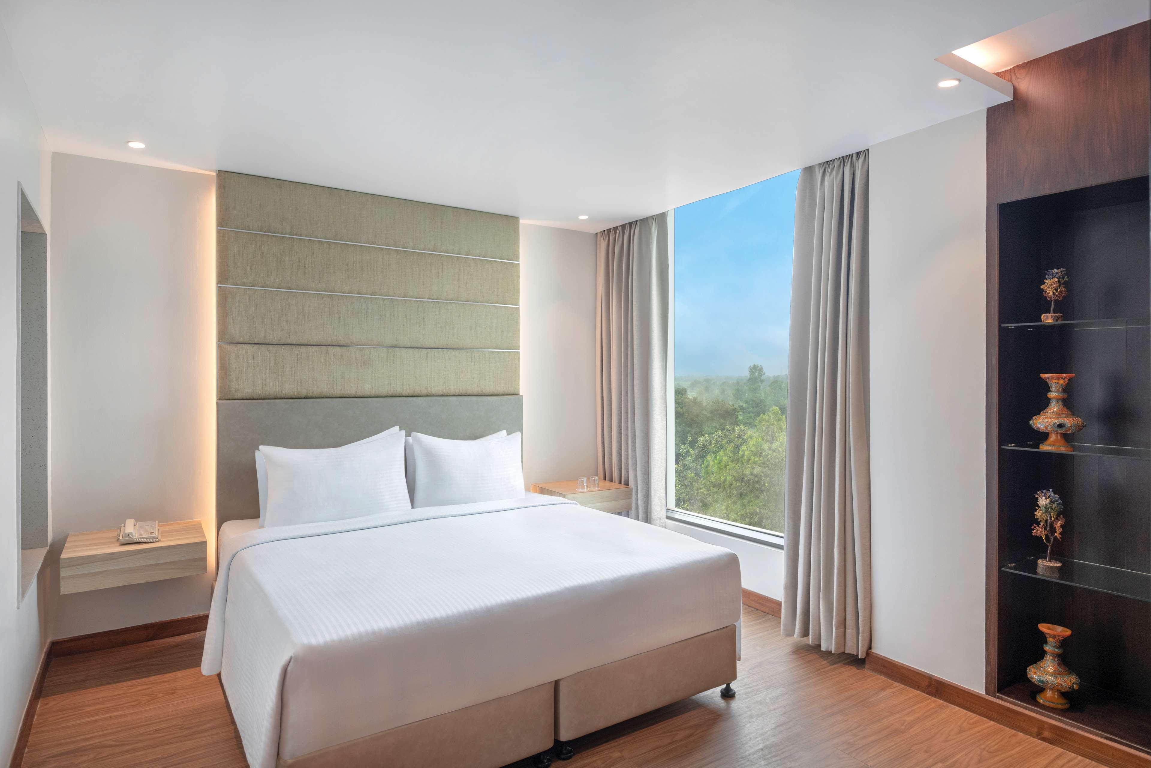 Radisson Hotel Bareilly Airport Экстерьер фото