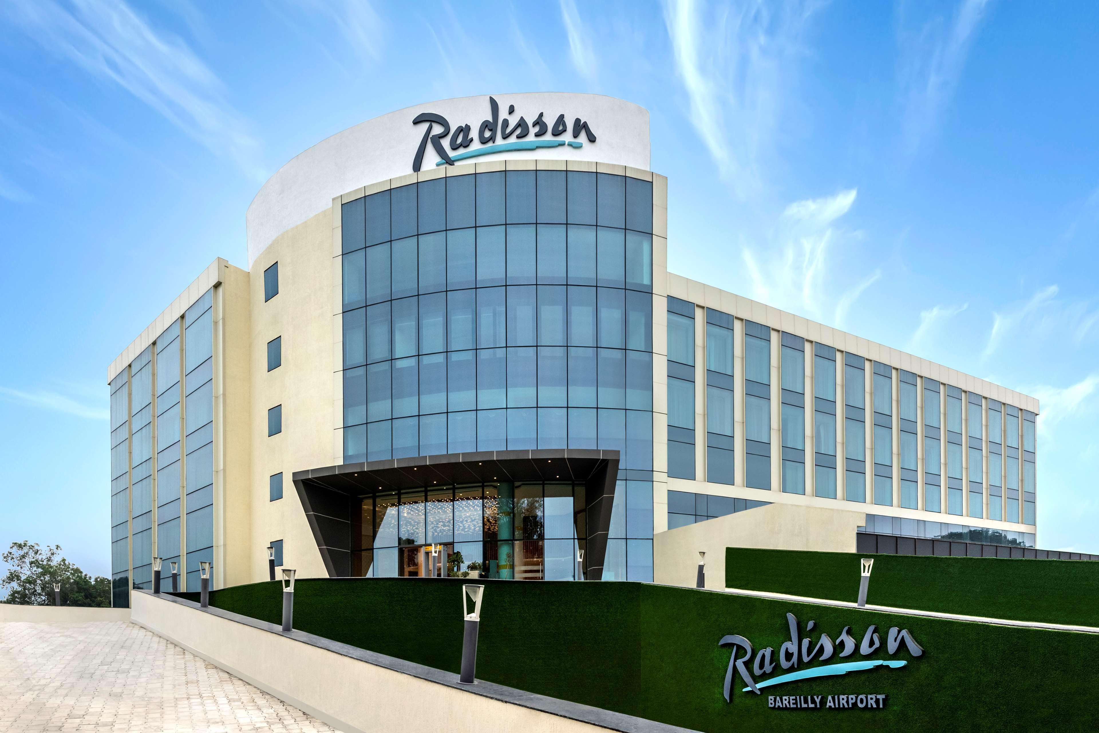 Radisson Hotel Bareilly Airport Экстерьер фото