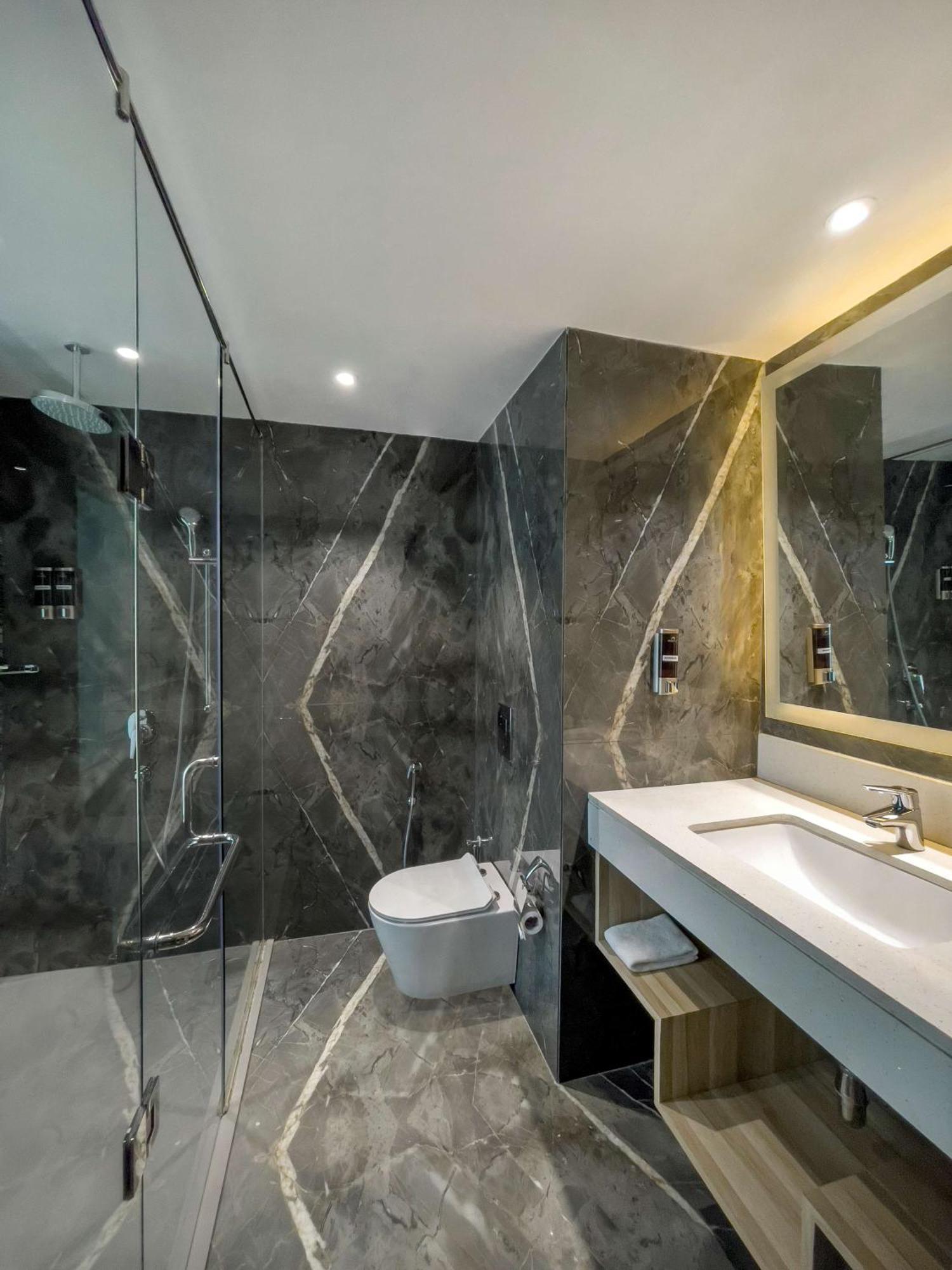 Radisson Hotel Bareilly Airport Экстерьер фото