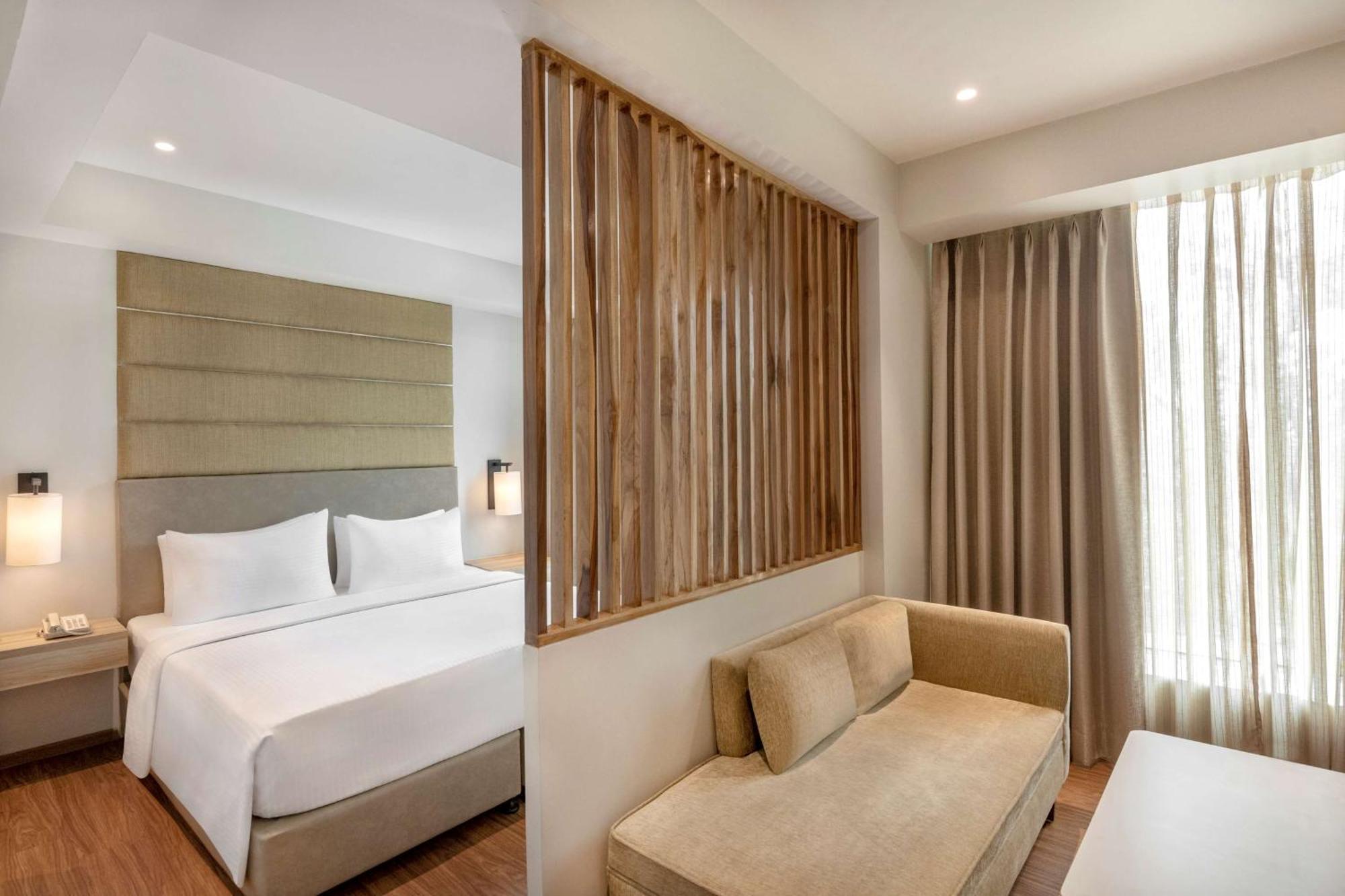 Radisson Hotel Bareilly Airport Экстерьер фото