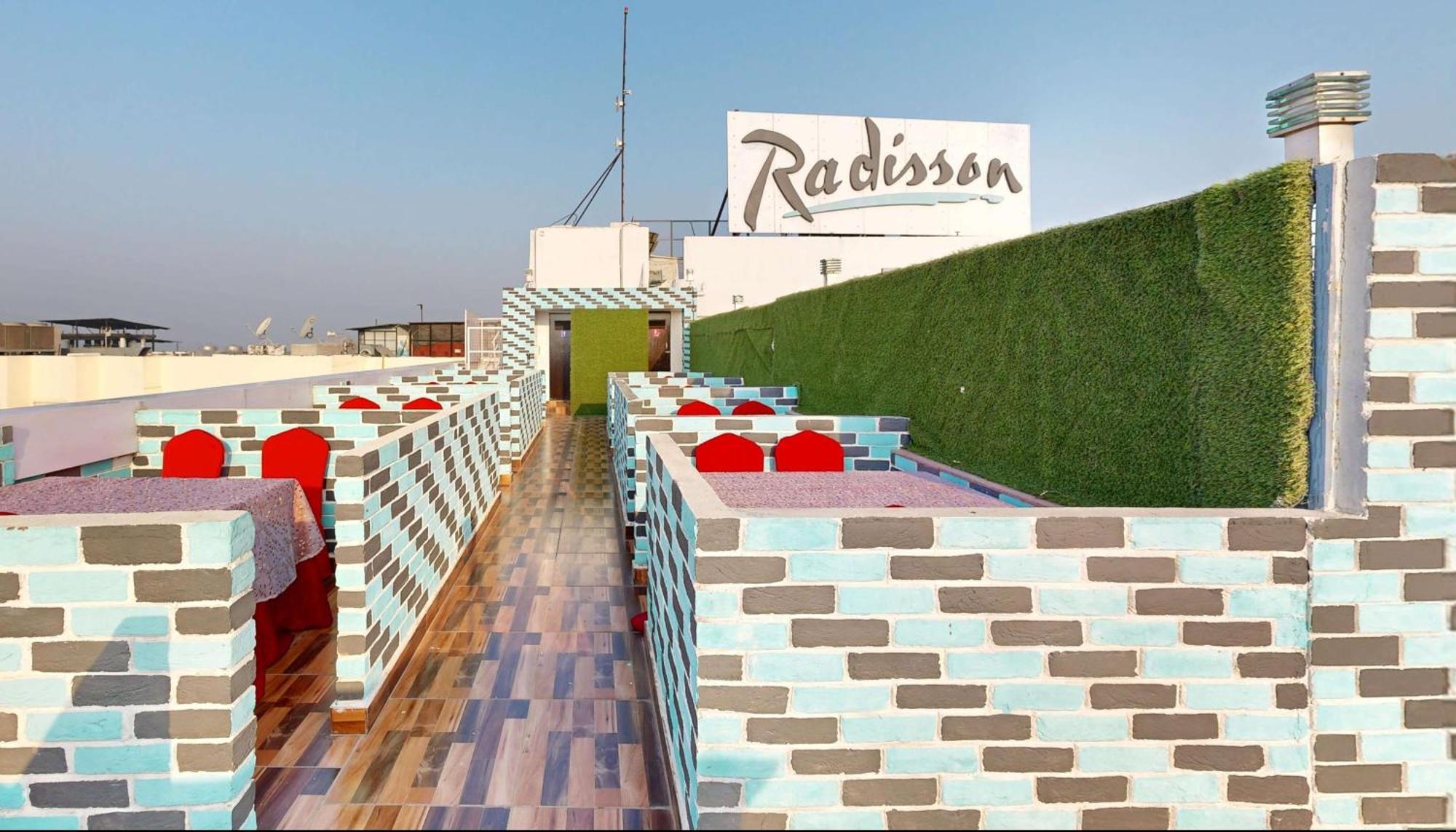 Radisson Hotel Bareilly Airport Экстерьер фото