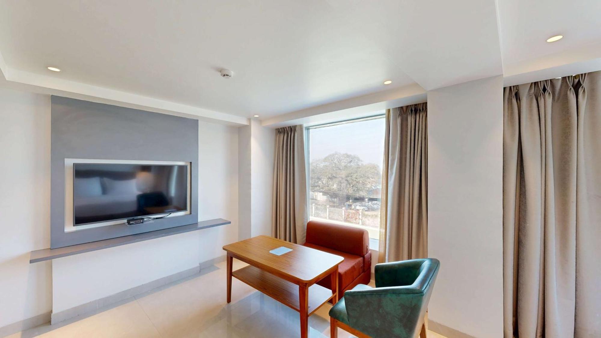 Radisson Hotel Bareilly Airport Экстерьер фото
