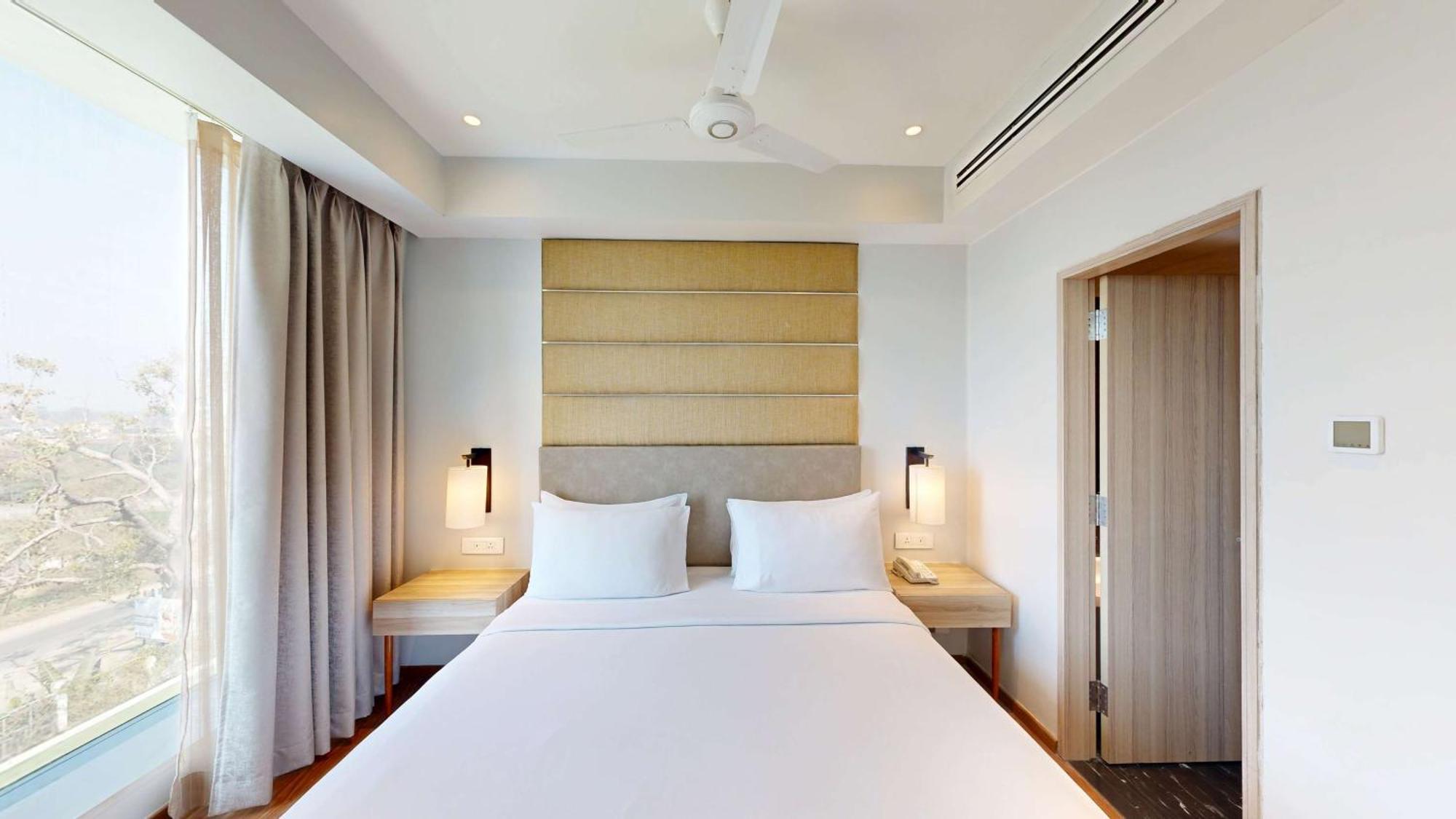 Radisson Hotel Bareilly Airport Экстерьер фото
