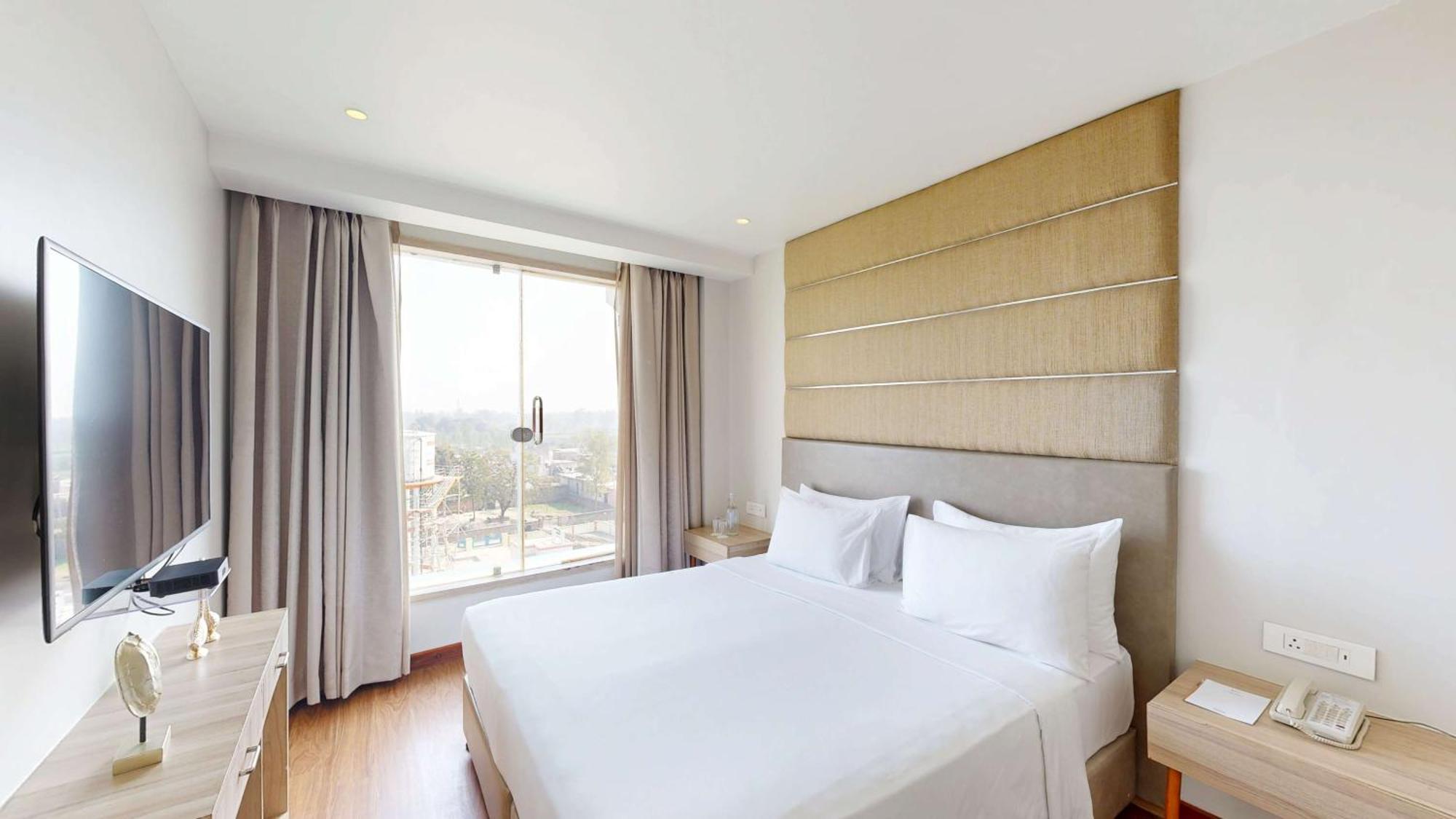 Radisson Hotel Bareilly Airport Экстерьер фото